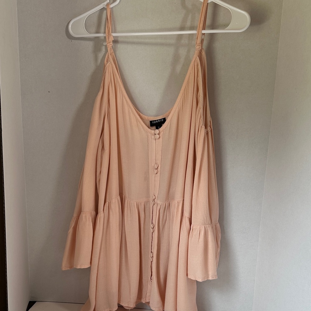 Torrid pale pink cold shoulder top size 2 2X